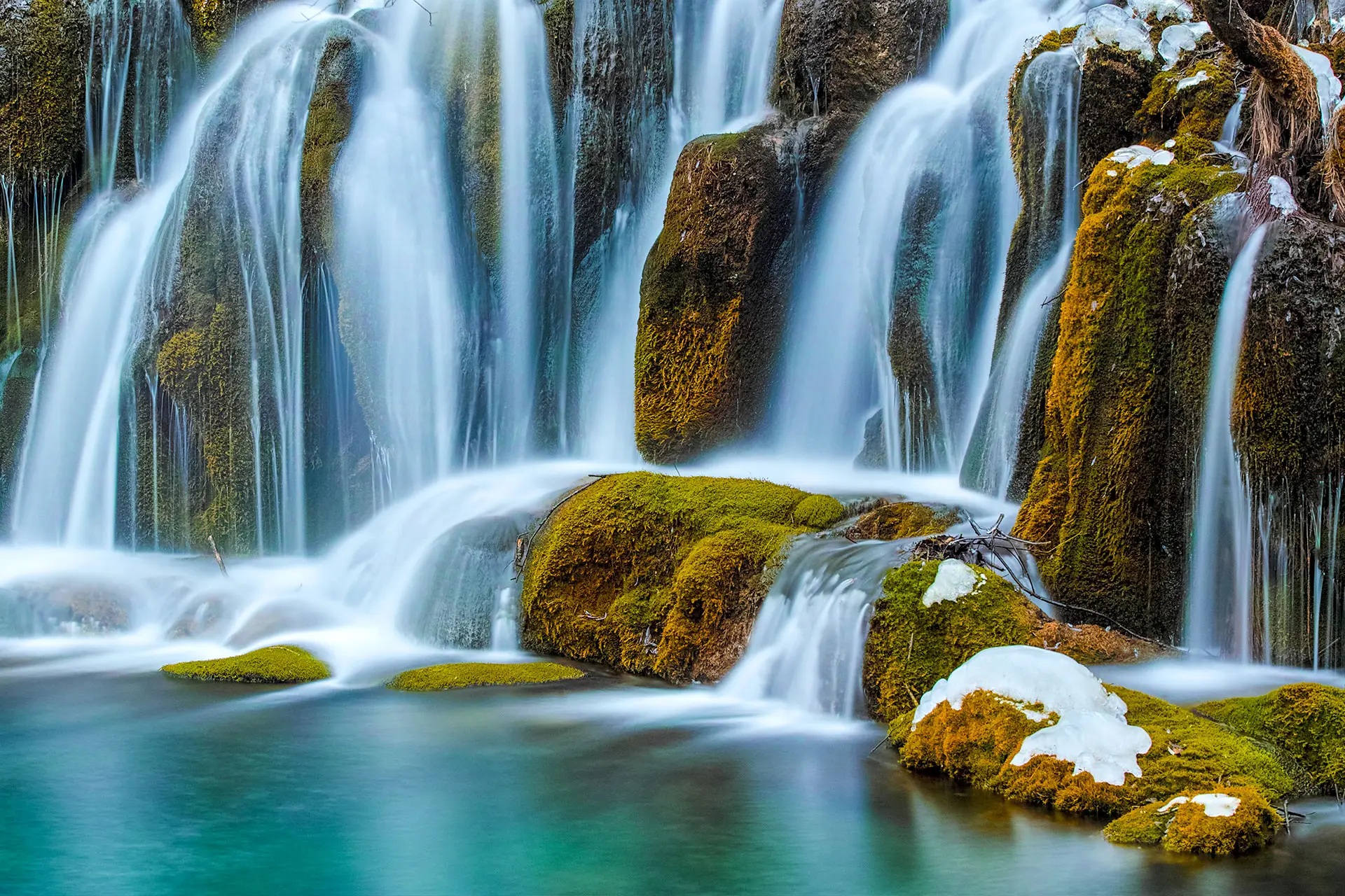 Jiuzhaigou waterfall close-up