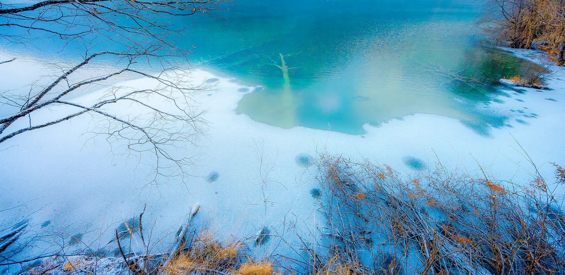 Jiuzhaigou blue ice lake